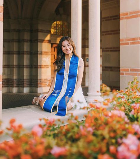 Uiuc Grad Photos, Ucla Graduation Pictures, Ucla Graduation, Cap And Gown Senior Pictures, Graduation Aesthetic, College Grad Pictures, Grad Portraits, Grad Picture Ideas, Grad Session