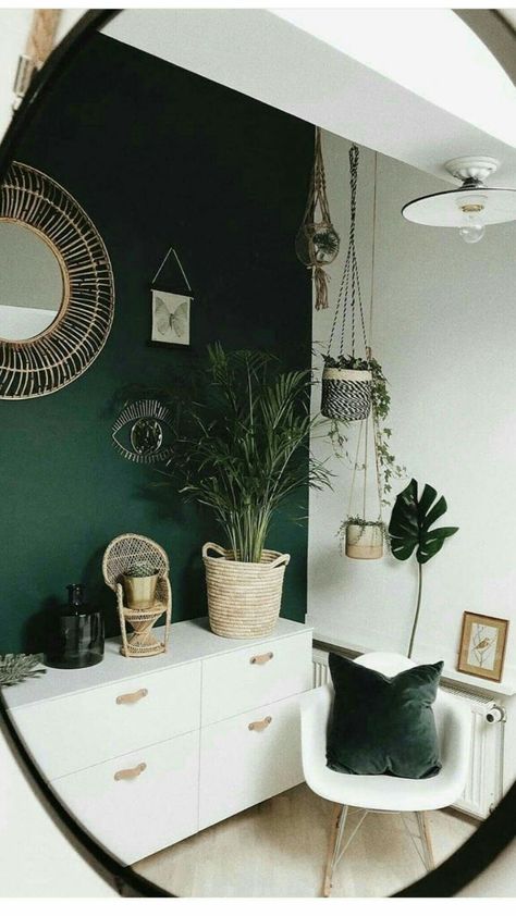 Dark Green Rooms, Dark Green Living Room, Green Living Room Decor, Green Accent Walls, Dark Green Walls, Gold Bedroom, Green Walls, Living Room Green, Green Rooms