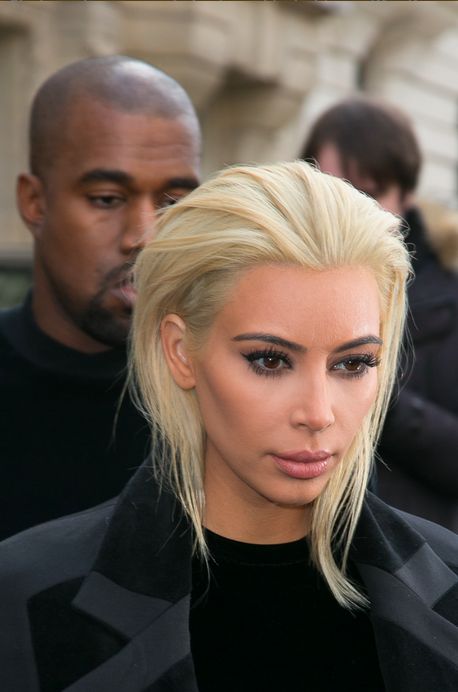 Earlier today Kim Kardashian unveiled her new ~lewk.~ | 15 Things Kim Kardashian's New Bleach Blond Hair Looks Like Kim Kardashian Blonde, Celebrity Hair Inspiration, Goldie Locks, Kim Kardashian Hair, New Hair Look, Platinum Blonde Hair Color, Hair Evolution, New Hair Trends, Bleach Blonde Hair