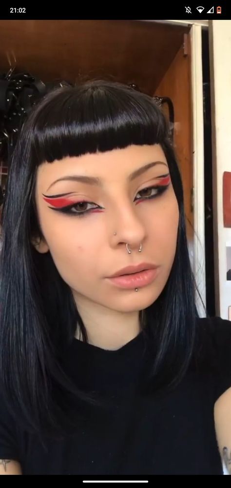 Punk Rock Eye Makeup, Metal Concert Makeup Looks, Acdc Makeup, Makeup For Rock Concert, Rock Glam Makeup, Rock Eyeliner, Metal Concert Makeup, 80s Glam Rock Makeup, Punk Makeup 80s