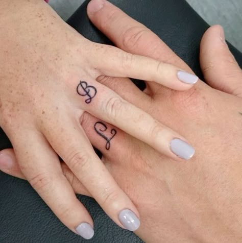 Wedding Band Tattoos, Letter B Tattoo, Tattoo Rings, Matching Bff Tattoos, Anniversary Tattoo, Wedding Band Tattoo, Tattoo Wedding, Simple Tattoos For Women, Ring Tattoo