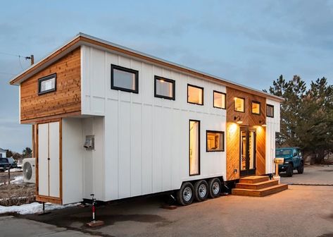 Tiny Farmhouse, Huge Kitchen, Tiny House Nation, Tiny House Layout, Best Tiny House, Trailer Home, Tiny House Decor, Tiny House Interior, Tiny House Cabin