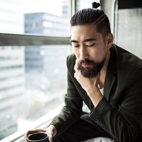 Man-bun and a beard? Swoon. 23 Pictures Of Asian Men With Epic Beards Man Bun Haircut, Top Knot Men, Man Bun Styles, Man Bun Hairstyles, Beard Styles Short, Best Beard Styles, Epic Beard, Asian Men Hairstyle, Top Knot Hairstyles