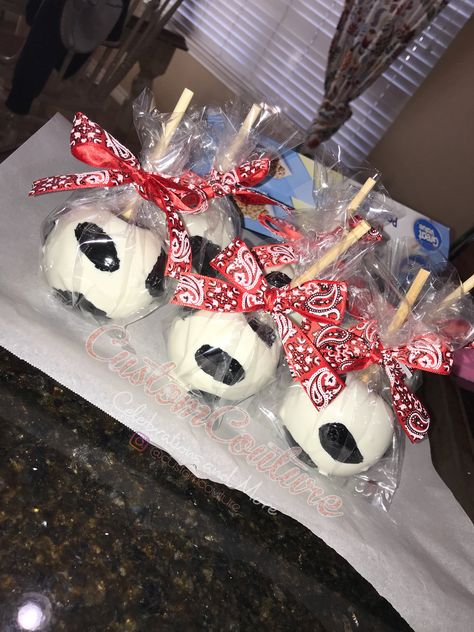 Cow print candy apples 🐮 toy story candy apples 🍏 western candy apples 🤠  INSTAGRAM: @customcouture_ 💕 Cow Print Candy Apples, Toy Story Candy Apples, Chocolate Covered Apples, Themed Treats, 17 Birthday, 2nd Birthday Party Themes, 17th Birthday, Candy Apples, Grad Party