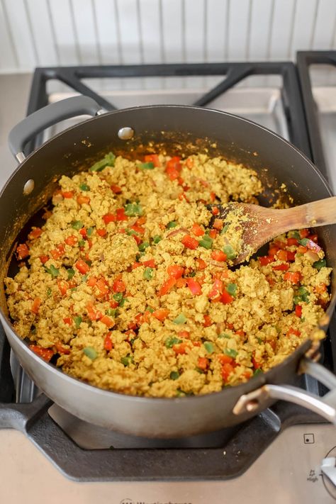 This eggy tofu scramble is an easy, high protein and delicious vegan breakfast! Make it with any kind of tofu - silken, firm or extra firm. Glow Diaries, Sausage Mcmuffin, Tofu Scramble Vegan, Scrambled Tofu Recipe, Big Breakfast, Freezer Breakfast, Tofu Scramble, Extra Firm Tofu, Breakfast Tacos