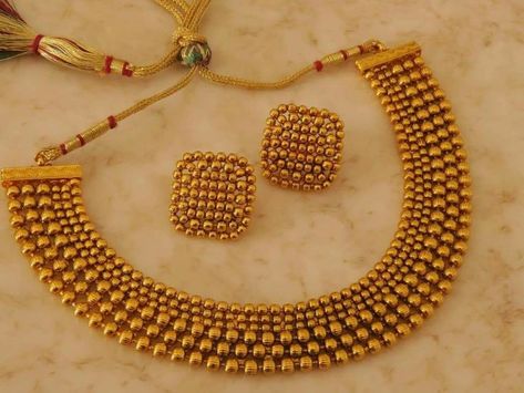 Pure gold neclace design with paired studs #gold #necklace #jewellery Gold Thushi Design, Neck Pieces Jewelry, Antique Necklaces Design, Modern Gold Jewelry, Antique Jewellery Designs, Gold Jewelry Stores, Golden Necklace, Gold Jewelry Sets, Gold Bride Jewelry