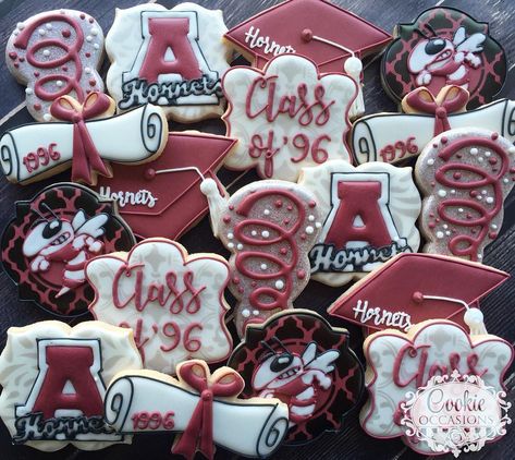 Class of '96 Reunion Cookies #sugarcookies #sugarcookies #customcookies #cookieoccasions #decoratedcookies #classof1996 #reunioncookies #athenshornets #graduationcookies Class Reunion Cookies, School Reunion Decorations, 50th Class Reunion Ideas, Graduation Treats, Reunion Decorations, Graduation Party Foods, Graduation Cupcake Toppers, Iced Sugar Cookies, Wedding Cake Recipe