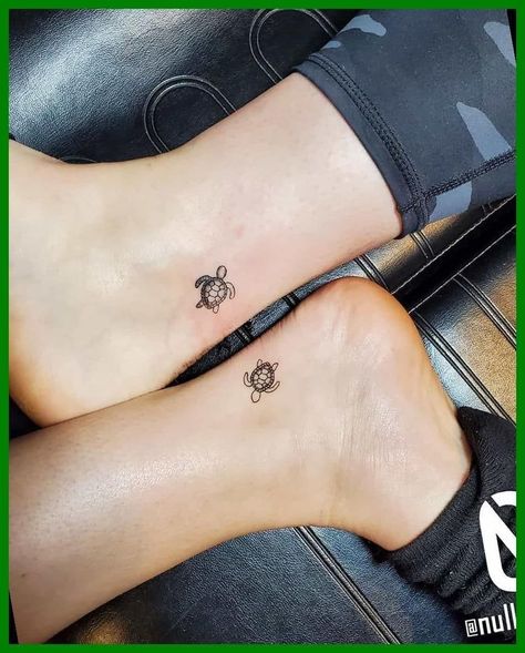 Cute Turtle Tattoo, Tattoo Turtle, Friend Tattoos Small, Matching Friend Tattoos, Turtle Tattoo Designs, Tattoos Black, Bff Tattoos, Парные Тату, Friendship Tattoos