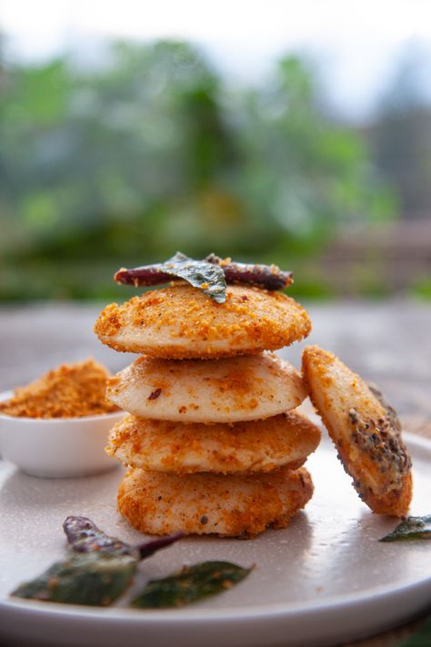 Steam rice idlis tossed in podi drizzled in ghee Podi Idli, Steam Rice, Food Vibes, Idli Dosa, Steamed Rice, Vegan Breakfast, Ghee, Amazing Food, Food Photo