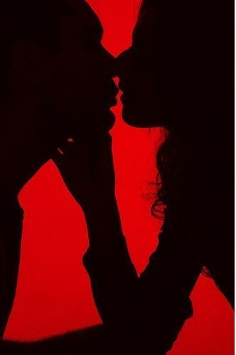 Kunst Inspiration, Foto Vintage, Aesthetic Colors, 인물 사진, Red Aesthetic, Two People, Shades Of Red, Light Red, Human Silhouette