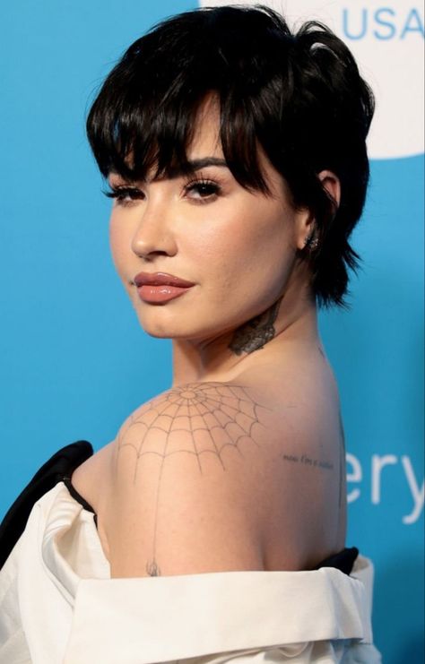 Demi Lovato Pixie, Demi Lovato 2022, Demi Lovato, Short Hairstyles, Hairstyles, Tattoos, Hair