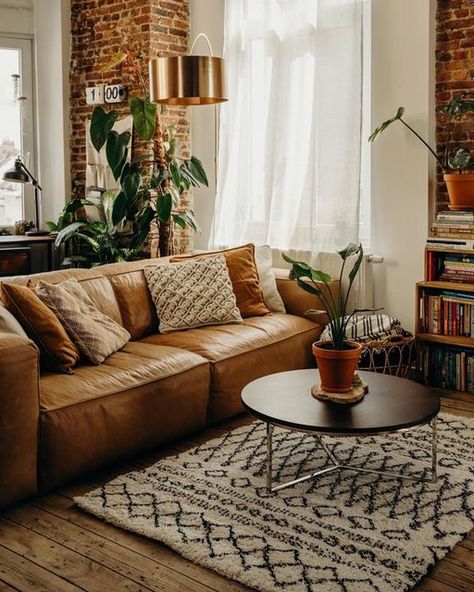 Modern Sofa Sets, Brown Leather Couch Living Room, Modern Bohemian Living Room, Brown Sofa Living Room, Leather Couches Living Room, Brown Couch Living Room, Bohemian Living Room Decor, Earthy Living Room, Leather Sofa Living Room