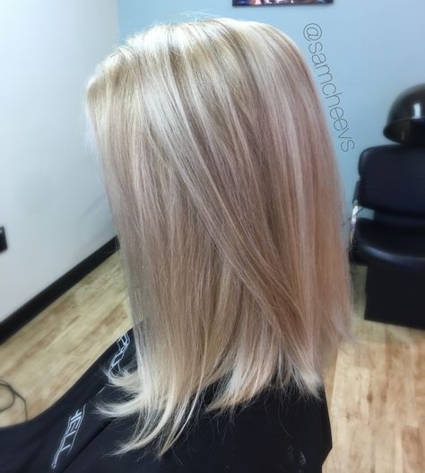 Platinum White butter blonde hair color with dirty blonde warm sandy lowlights // long bob haircut Butter Blonde Hair Color, White Hair With Lowlights, Platinový Blond, Butter Blonde Hair, Butter Blonde, Undercut Haircut, Beige Blond, Color Rubio, White Blonde Hair