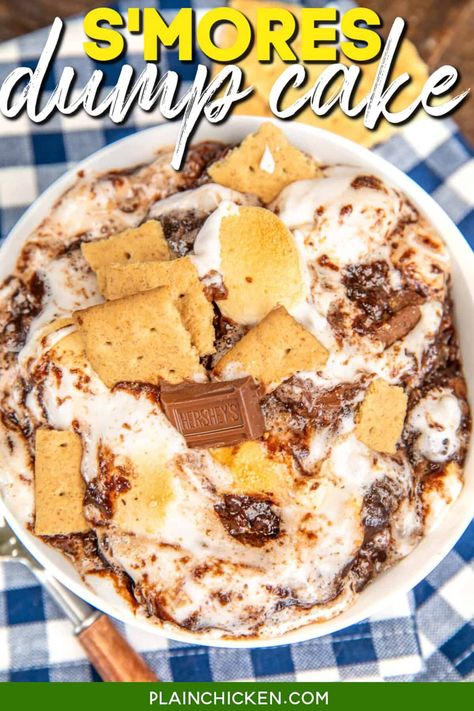 S'mores Dump Cake - Gooey, chocolaty, and downright irresistible! This easy dessert will transport you back to those campfire nights with every delicious bite. Layers of toasted marshmallows, rich chocolate, and buttery graham crackers come together in one heavenly treat. Serve it warm with a scoop of vanilla ice cream or a drizzle of hot fudge sauce for an extra indulgence. Perfect for family gatherings, potlucks, or a cozy night in! Smores Cake, Sour Cream Pound Cake, Comfort Desserts, Plain Chicken, Leftover Cake, Delectable Desserts, Lemon Pound Cake, Fudge Sauce, Dump Cake Recipes