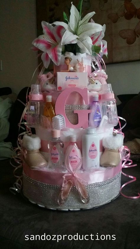 Baby Shower Diaper Cake For Girl, Baby Shower Gifts For Girls Diy, Baby Girl Shower Gifts Basket, Baby Shower Gift Basket For Girls Diy, Baby Girl Baby Shower Gift Ideas, Baby Shower Gift Ideas For Girls Diy, Pamper Cake Ideas, Baby Shower Packing Ideas, Baby Present Ideas Girl