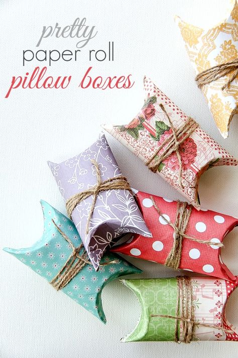 DIY: Pretty Paper Roll Pillow Boxes ! Parcel Wrapping, Pillow Boxes, Roll Pillow, Clever Gift, Toilet Paper Roll Crafts, Paper Roll Crafts, Creative Gift Wrapping, Cadeau Diy, Pillow Box