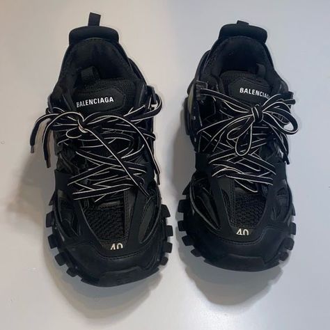 Black Balenciaga Shoes, Balenciaga Shoes Outfit, Balenciaga Track Outfit, Black Balenciaga Sneakers, Balenciaga Track Black, Balenciaga Track Sneakers, Track Runners, Pretty Sneakers, Skor Sneakers