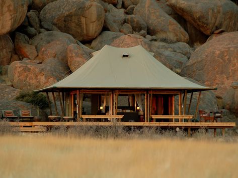 African Lodges, Lodge Ideas, Zelt Camping, Tent Living, Safari Tent, Luxury Safari, Tent Design, Luxury Tents, Safari Lodge