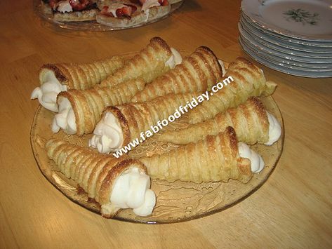 I made these cream horns for Mother's Day brunch last year. I can't even begin to tell you how yummy they are. Don't let the prettiness frig... Bavarian Cream Recipe, Pepperidge Farm Puff Pastry, Puff Pastry Filling, Cream Horns, Sweet Milk, Bavarian Cream, Mother's Day Brunch, Buttercream Filling, Easy Cream