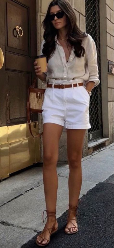 Summer 2023 Classy Outfits, Summer Casual Chic Outfits 2023, Classic Chic Style Summer, 2023 Street Style Summer, Sophisticated Summer Outfits Elegant, Bbq Summer Outfits Women, Sophisticated Summer Style, Italian Woman Aesthetic Outfits, Italian Style Fashion Women Summer