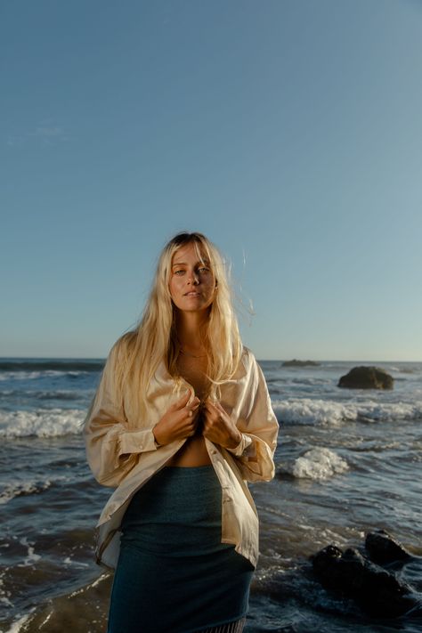 Beach Photoshoot Clothes, Fisherman Photoshoot, California Photoshoot, Malibu Photoshoot, Sunset Photoshoot Beach, Golden Hour Beach Photoshoot, Photoshoot Camera, Beach Fashion Shoot, Denim Photoshoot