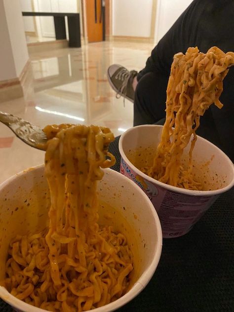 Ramen With Friends Aesthetic, Ramen Icons Aesthetic, Top Ramen Aesthetic, Raman Noodles Aesthetic, Cheese Ramen Aesthetic, Late Night Ramen Aesthetic, Aesthetic Ramen Noodles, Food Ramen Aesthetic, Spicy Ramen Noodles Aesthetic