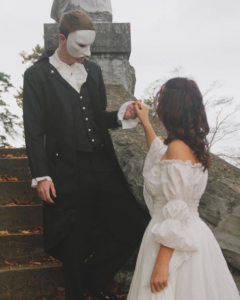 Victorian Couple Costume, Vintage Couples Costumes, Historical Couples Costumes, Phantom Of The Opera Couple Costume, Phantom Of The Opera Costumes, Opera Aesthetic, Future Costume, Horror Halloween Costumes, Future Man