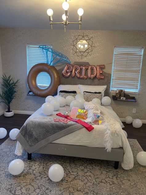 Decorate Brides Room, Brides Room Bachelorette, Bachelorette Bride Room Decor, Bachelorette Room Decor, Bride Room Decoration Ideas, Palm Springs Bachelorette Party, Moh Duties, Bachelorette Inspo, Palm Springs Bachelorette