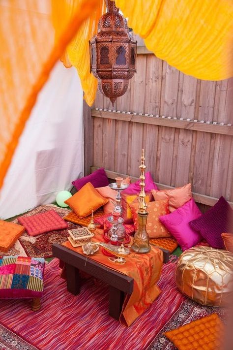 Backyard Henna Party, Turkish Party Theme, Moraccon Theme Patio, Turkish Decoration Party, India Party Decorations, Indian Party Decor, Moroccan Party Decor, Moroccan Theme Decor, Indian Theme Party