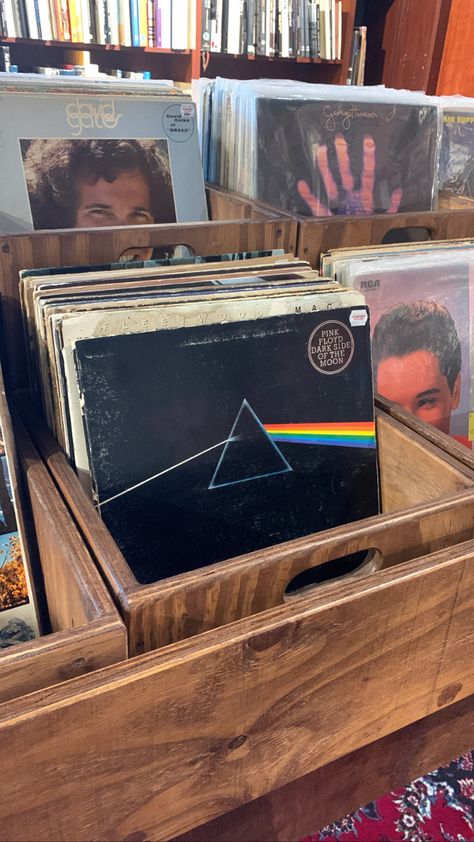 Records Aesthetic, Vinyl Aesthetic, Jazz Bar, Record Vinyl, Pink Floyd Dark Side, Sound Mind, Dark Side Of The Moon, Music Mood, Music Aesthetic