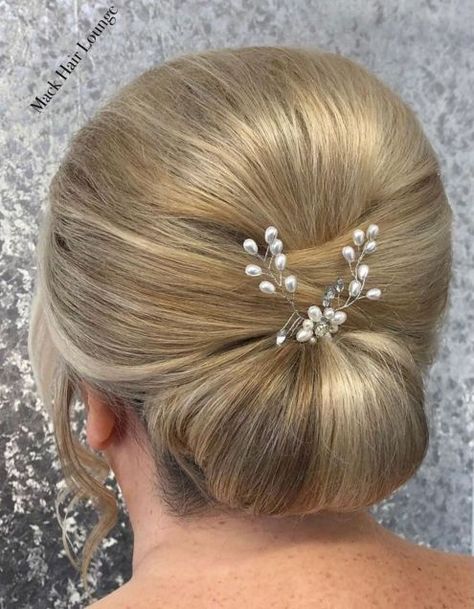 Wedding Hairstyle For Mother Of The Bride Sleek Chignon, Mob Hair, Mother Of The Bride Hairdos, Mother Of The Groom Hairstyles, Girls Hairdos, Androgynous Haircut, Blonde Updo, Mother Of The Bride Hair, Hairdo Wedding