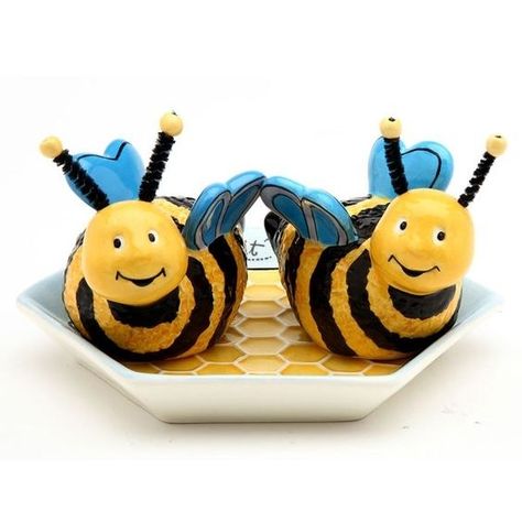 These bumblebee shakers: | Community Post: 20 Adorable Salt And Pepper Shakers… Salt N Pepper, Bee Inspired, Bee Decor, Salt Shaker, Salt And Pepper Set, Ceramic Tableware, Bee Happy, Bees Knees, Salt And Pepper Shaker