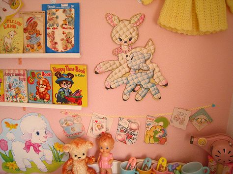 Vintage Baby Nursery, Old Baby Clothes, Vintage Kids Room, Children's Bedroom Ideas, Creative Home Decor Ideas, Baby Room Neutral, Clothes Toys, Doll Room, Charity Shops