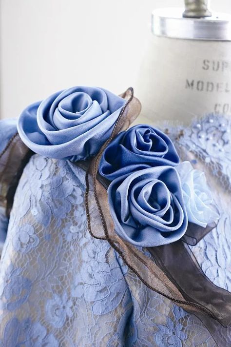 Threads Magazine Sewing Tutorials, Embellishment Ideas, Fabric Rosette, Threads Magazine, Fabric Flower Brooch, Flower Video, Flower Corsage, Sewing Embellishments, Fabric Roses