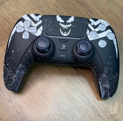 Cool Ps4 Controllers, Spiderman Birthday Party Decorations, Games Room Inspiration, Custom Controller, Tom Clancy Ghost Recon, Robin Cosplay, Ps5 Controller, Video Game Room Design, Best Gaming Wallpapers