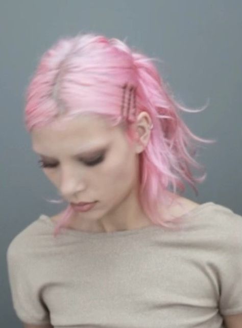 parisosona Celebs With Pink Hair, Blond Emo Hair, Long Blonde And Pink Hair, Pink Hair Dye Colors, Grimes Pink Hair, Angels Have Pink Hair, Light Pink Hair Black Women, Light Pink Hair Aesthetic, Pastel Hair Aesthetic