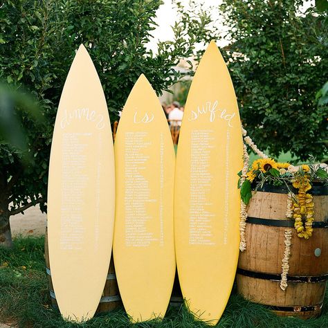 Surfboard Place Cards, Surfboard Seating Chart, Surfer Wedding, California Desert Wedding, Wedding Pictures Beach, Pastel Invitation, Surf Wedding, Beaulieu Garden, Wedding Table Seating Plan