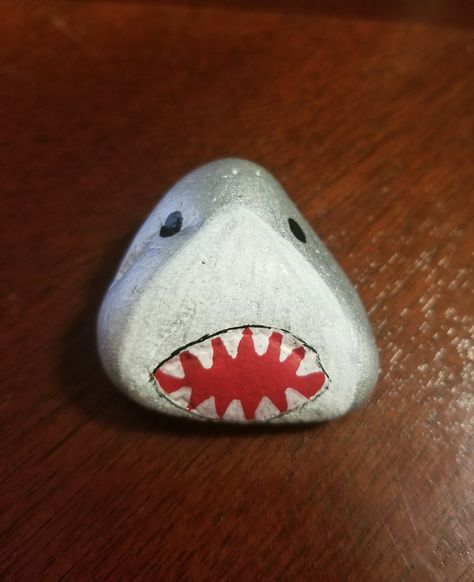 Shark Pebble Art, Shark Painted Rocks, Painted Shark Rock, Ocean Themed Painted Rocks, Sea Creature Painted Rocks, Painted Rocks Shark, Coloring Rocks, Shark Painting, Painted Pavers