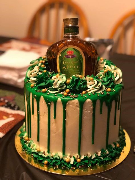 Green Cake Design For Men, Green Cake Ideas Simple For Men, Crown Apple Cake Ideas, Green Cake For Men, Green Birthday Cake For Women, Royal Cake Design, Green Drip Cake, Apple Birthday Cake, Classy 21st Birthday Cake