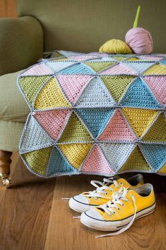 Single Crochet Triangle Pattern Crochet Triangle Pattern, Crochet Phone Case, Hats Pattern, Crochet Phone Cases, Single Crochet Decrease, Crochet Mobile, Crocheted Blanket, Crochet Decrease, Easy Crochet Projects