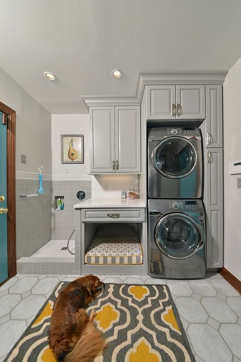 Give your best buddy an amazing hangout! [Design: Artistic Renovations of Ohio] DOG SHOWER Traditional Laundry Room, Laundry Room/mud Room, Dream Laundry Room, Dog Wash, Ideas Hogar, Dog Shower, Dog Rooms, Laundry Room Storage, Laundry Mud Room