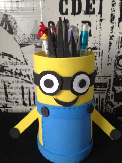 #pencilholder #minions #crafts #schoolcrafts #minionpencilholder #diy Minions Crafts, Pencil Holder Craft, Pencil Case Diy, Minion Craft, Diy Pencil Case, Cute Minions, Pencil Box, Pencil Boxes, Pencil Holder