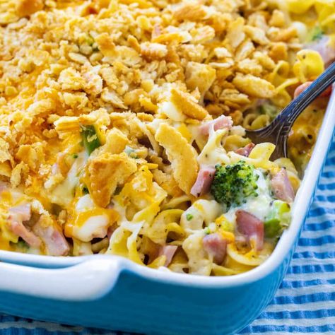 Ham and Noodle Casserole with Broccoli - Spicy Southern Kitchen Broccoli Noodle Casserole, Ham Casseroles, Casserole With Broccoli, Ham Dinner Recipes, Ham And Noodle Casserole, Ham Broccoli, Leftover Ideas, Ham Dishes, Spicy Southern Kitchen