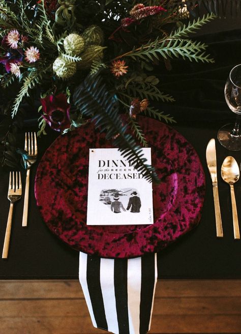 If you're a fan of the classic movie Beetlejuice you'll appreciate all the beautiful decorative elements in this tablescape and place setting. Halloween Place Settings, Beetlejuice Halloween Party, Midnight Dinner, Classy Halloween Party, Tim Burton Party, Beetlejuice Party, Beetlejuice Wedding, Juice Party, Gothic Prom