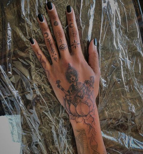 Mandala Wrist Tattoo, Octopus Tattoo Design, Black Girls With Tattoos, Tattoos For Black Skin, Red Ink Tattoos, Stylist Tattoos, Badass Tattoos, Discreet Tattoos, Dainty Tattoos