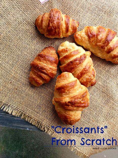 Learn how to make croissants at home from scratch in step by step method!! #recipes #croissants #bread #homemade #easy #fromscratch #breakfast Croissant Brunch, Recipe Croissant, Pretzel Knots, Breakfast Croissants, Make Croissants, Croissants Recipe, Breakfast Simple, Recipes Brunch, Homemade Croissants