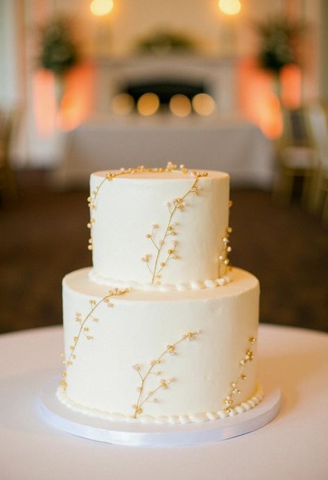 wedding cake gold Elegant Simple Wedding Cake, 50th Wedding Anniversary Cakes Gold, Small Wedding Cake Ideas Elegant, Basic Wedding Cake, Lemon Wedding Cakes, Wedding Cake Gold, Wedding Cake Designs Elegant, Wedding Cake Designs Simple, Wedding Cake Simple Elegant