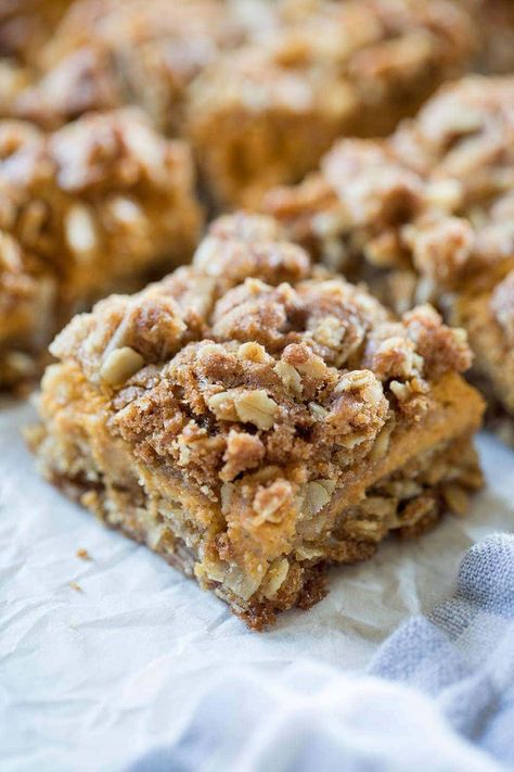 Coconut Pumpkin Bars, Pumpkin Oat Dessert, Pumpkin Oat Recipes, Pumpkin Crumble Dessert, Oatmeal Pumpkin Bars, Pumpkin Crumble Bars, Fall Bars, Cold Pumpkin Pie, Pumpkin Oat Bars