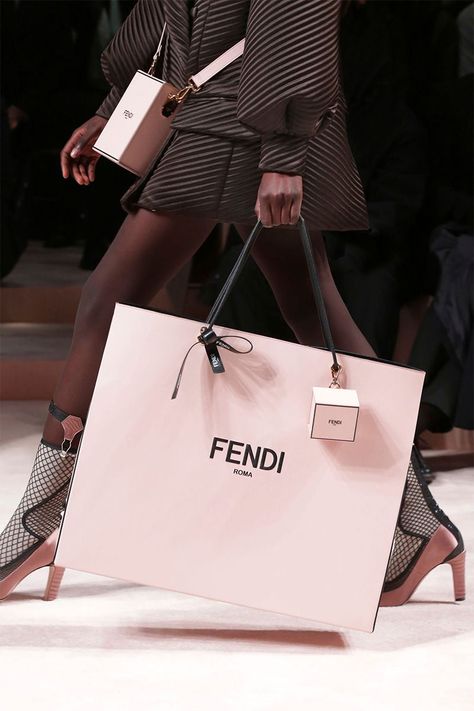 FENDI Women’s Fall/Winter 2020/2021 Collection - Fashion Trendsetter Ladies Purses Handbags Style, Ladies Purses Handbags, Luxury Brand Packaging, Luxury Paper Bag, Paper Bag Design, Clothing Packaging, Fendi Accessories, Boutique Interior, Luxury Paper