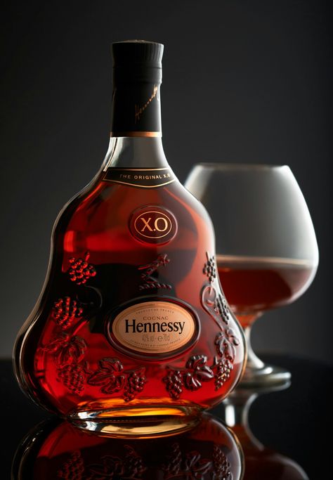 HENNESSY XO Hennessy Xo Cognac, Hennessy Wallpaper, Hennessy Aesthetic, Liquor Design, Hennessy Drinks, Hennessy Xo, Whiskey Gift Set, Foto Bawah Air, Whiskey Brands